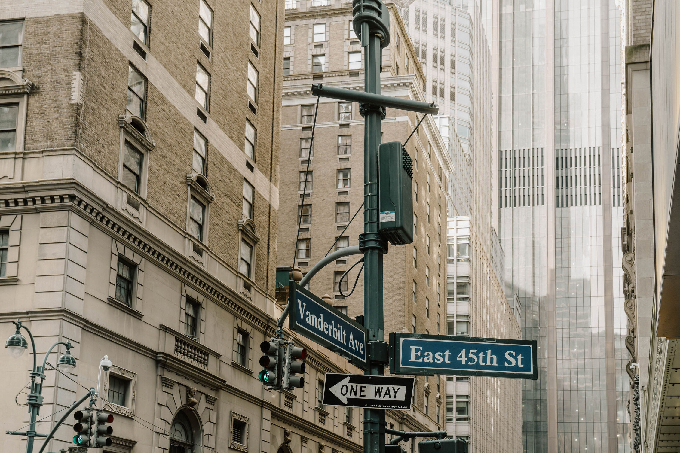 Adam_Firman_01-20_Club_Quarters_NYC_Contextuals-17_optimized_1000