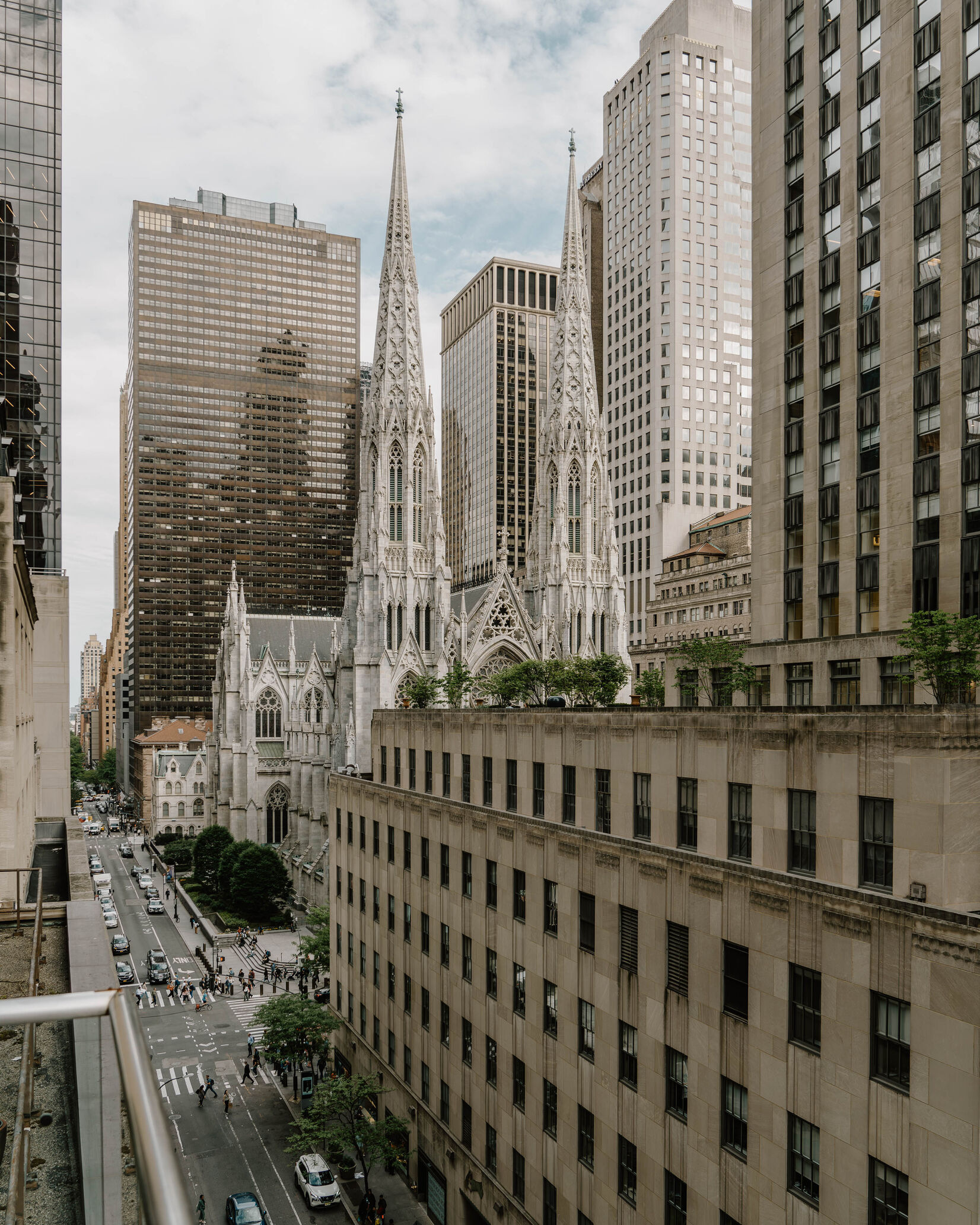 Adam_Firman_Club_Quarters_The_Jewel_Room_1108_Terrace_2-14_optimized_1000